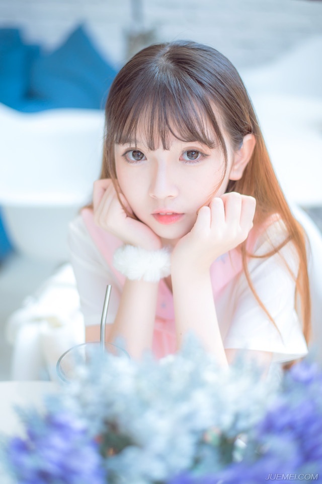 “差不多了。”孟达微笑着点点头，这两个人是法正带来交给他的，别的本事没有，但却有一口好口技，只要听过对方说话，便能将对方的声音模仿的八九不离十，之前的一切，自然是孟达刻意安排的，刘璋就算再昏庸，也不可能在这种时候做这种事情，而且天府之国，美女不少，以刘璋的地位，什么样的美女找不到，刘璋也没有什么特殊癖好，怎会跑去找将士的家属？